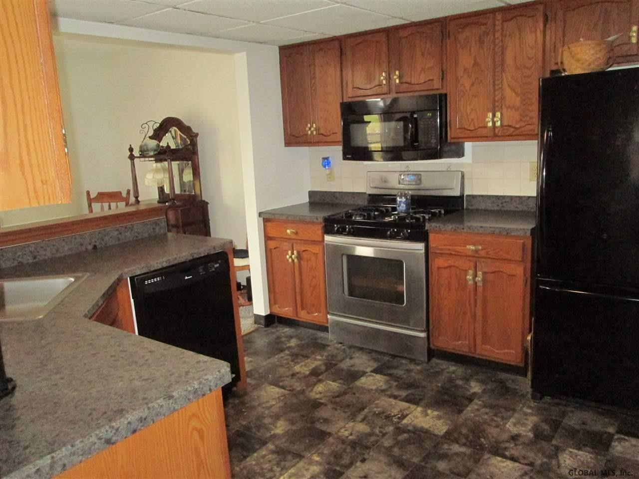 16 Oxford Road Bethlehem, NY 12159 - Photo 9 of 25 Photo 9