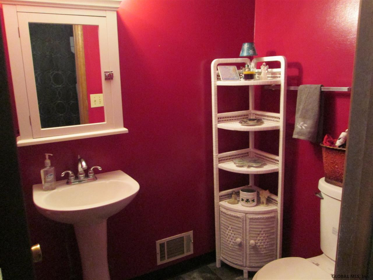 16 Oxford Road Bethlehem, NY 12159 - Photo 10 of 25 Photo 10