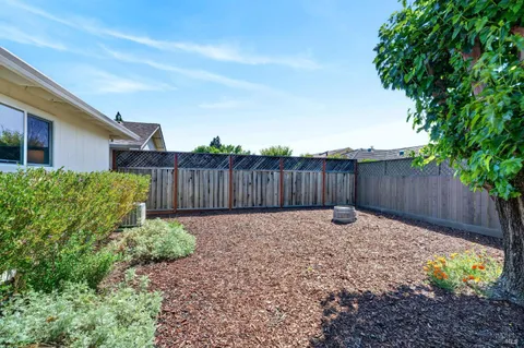 $997,000 | 309 Mountain View Drive, Healdsburg, CA 95448