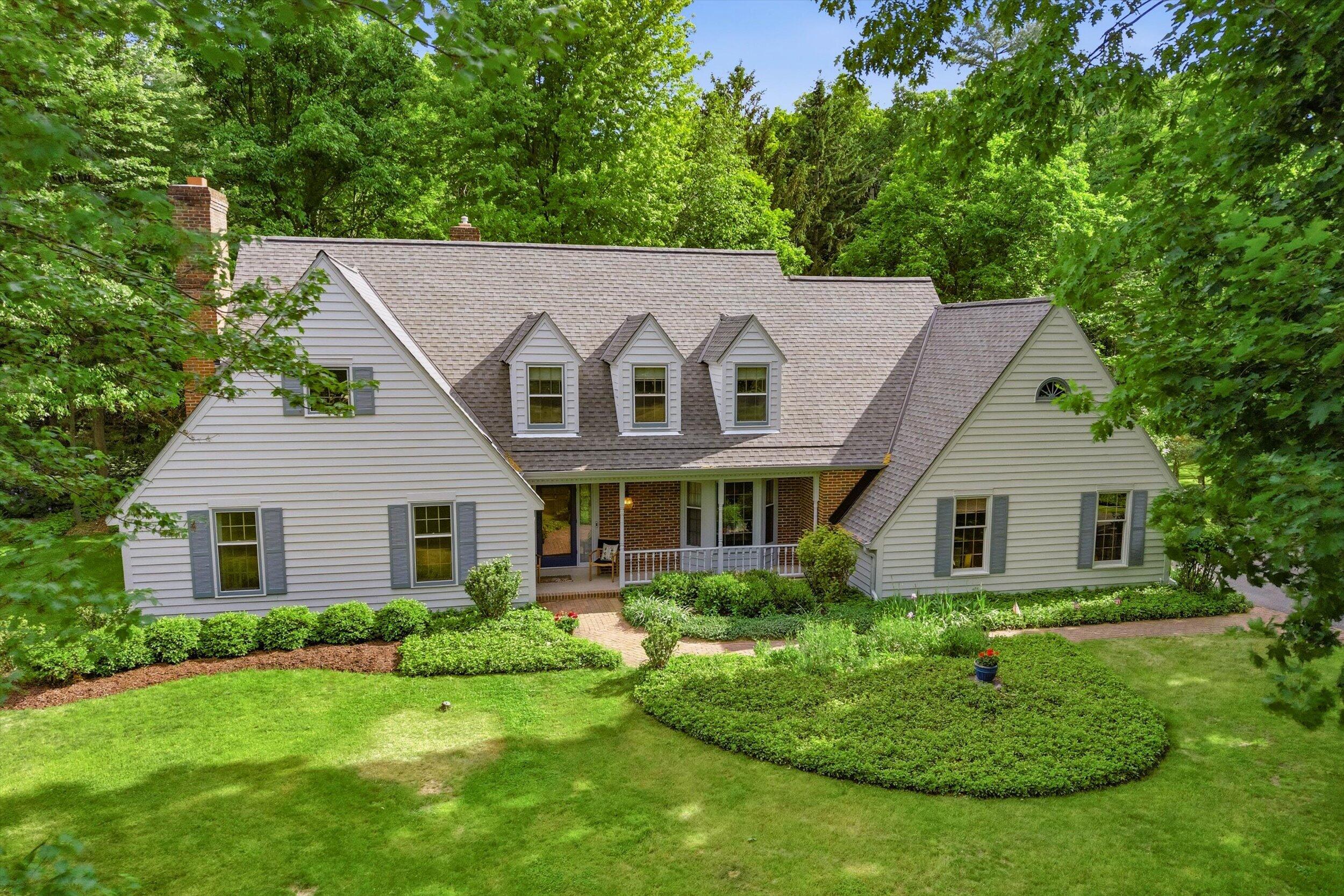 304 Fieldstone Road Delafield, WI 53018 - Photo 3 of 16 Welcome Home!