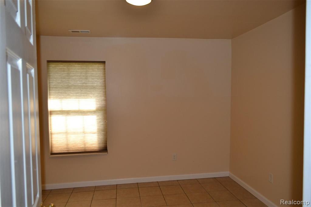 3323 East Pierson Road Flint, MI 48506 - Photo 7 of 16