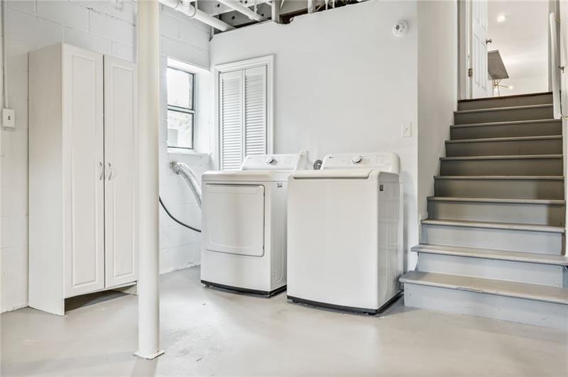 3089 Del Monico Drive Decatur, GA 30032 - Photo 36 of 47 a view of entryway and hall