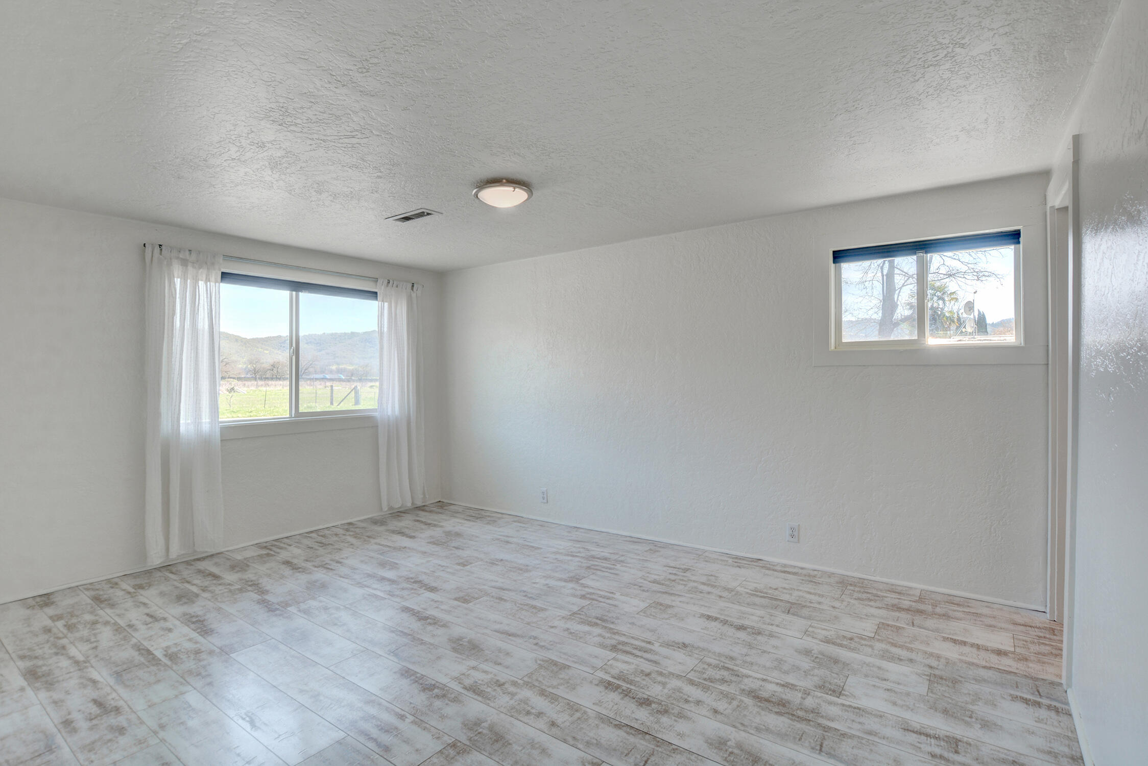 7441 Maple Lane Central Point, OR 97502 - Photo 29 of 68 32
