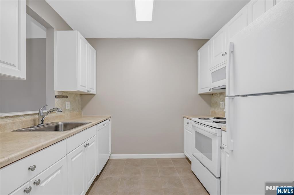 905 River Road, Unit 327 Edgewater, NJ 07020 - Photo 6 of 24