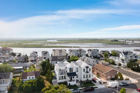 $5,595,000 | 10017 Corinthian Drive, Stone Harbor, NJ 08247
