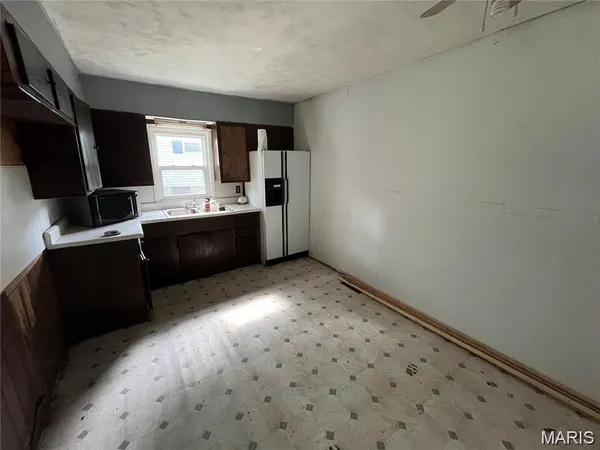 $19,900 | 311 East Monroe Street, Paris, MO 65275