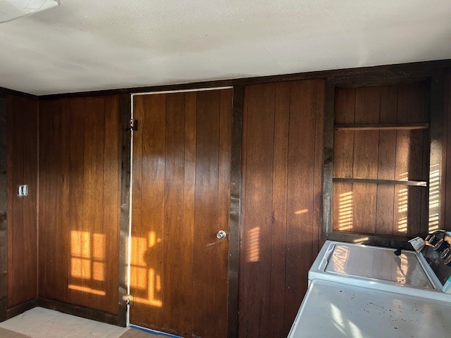 18943 Highway 7 Centerville, TX 75833 - Photo 30 of 33 a room with window and closet