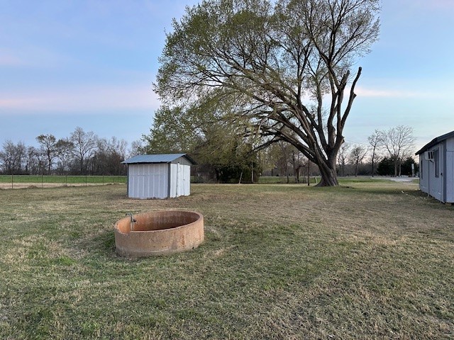 18943 Highway 7 Centerville, TX 75833 - Photo 6 of 33 a backyard of a house with table and chairs