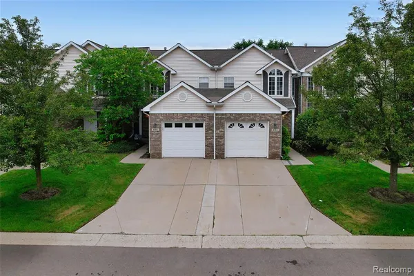 $2,000 | 834 Natures Cove Court, Wixom, MI 48393