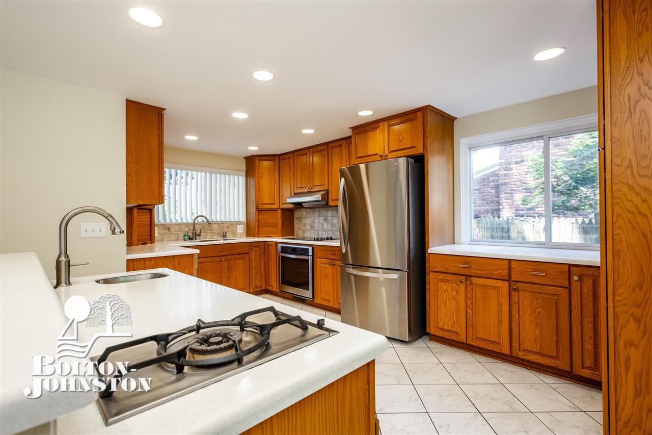 477 Cook Road Grosse Pointe, MI 48236 - Photo 12 of 59 50003003-11.JPG