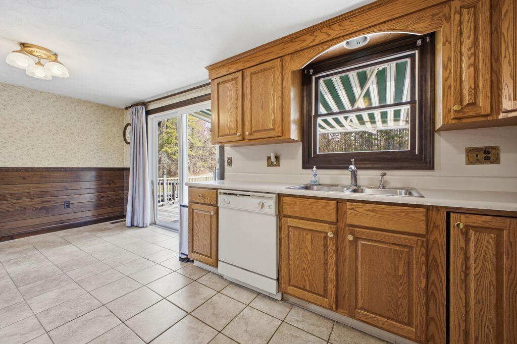 955 Bridgton Road Westbrook, ME 04092 - Photo 12 of 53 Kitchen