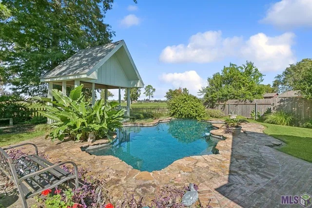 $267,000 | 2223 West Canterbury Drive, Laplace, LA 70068