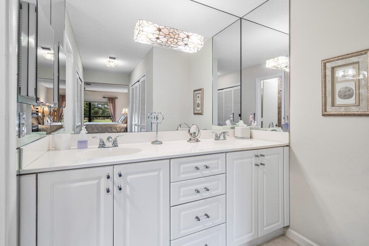 10185 Quail Covey Road, Unit HIBISCUS N Boynton Beach, FL 33436 - Photo 18 of 26 Main bathroom