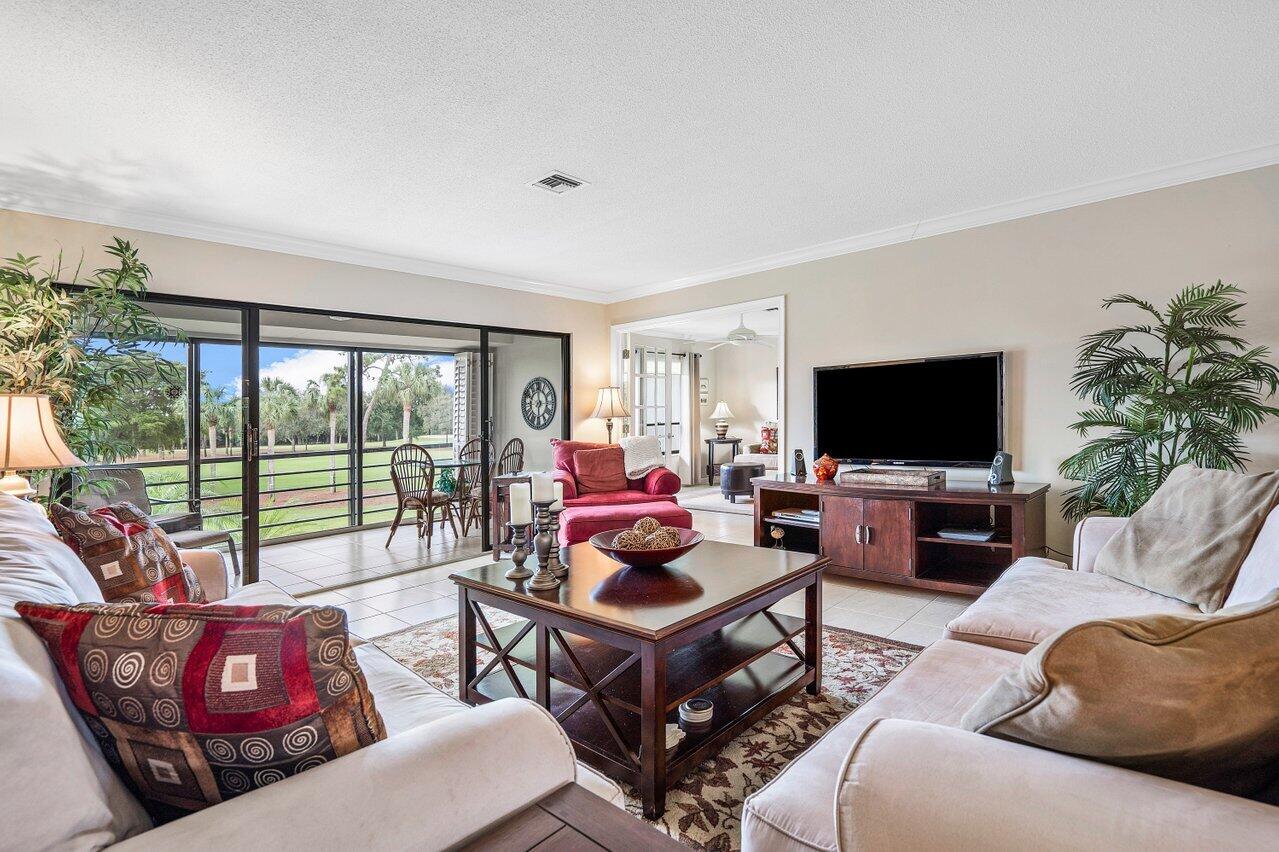 10185 Quail Covey Road, Unit HIBISCUS N Boynton Beach, FL 33436 - Photo 3 of 26 Living