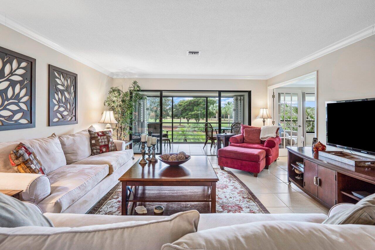 10185 Quail Covey Road, Unit HIBISCUS N Boynton Beach, FL 33436 - Photo 4 of 26 Living