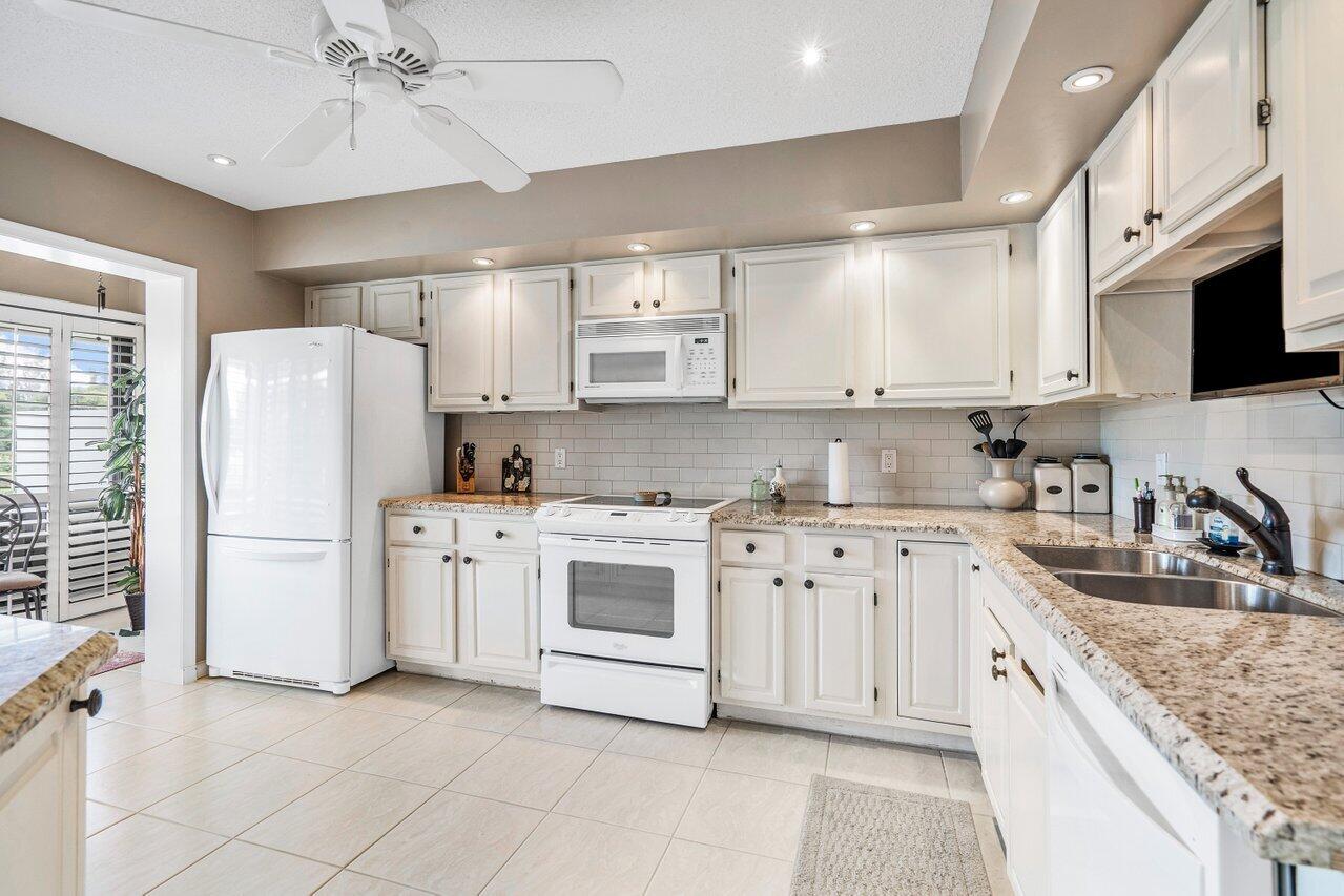 10185 Quail Covey Road, Unit HIBISCUS N Boynton Beach, FL 33436 - Photo 8 of 26 Kitchen