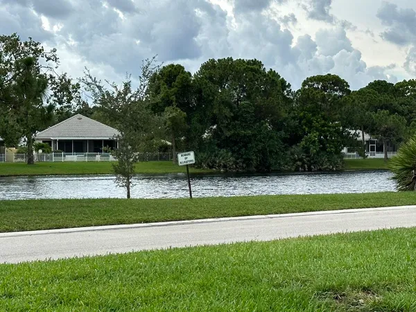 $490,000 | 7461 Southeast Autumn Lane, Hobe Sound, FL 33455