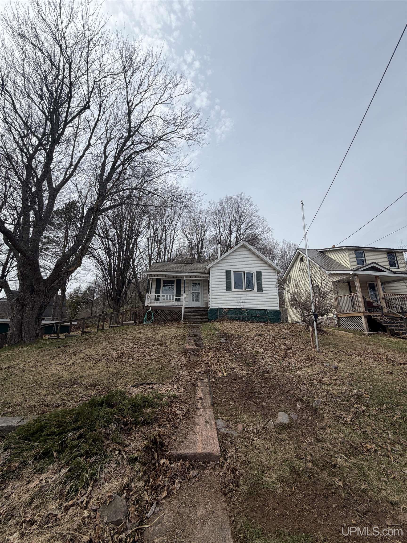 163 Cliff Street Ishpeming, MI 49849 - Photo 2 of 21
