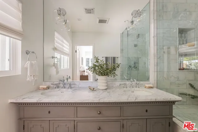 $2,695,000 | 11349 Canton Drive, Studio City, CA 91604