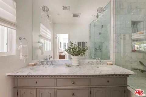 $2,550,000 | 11349 Canton Drive, Studio City, CA 91604