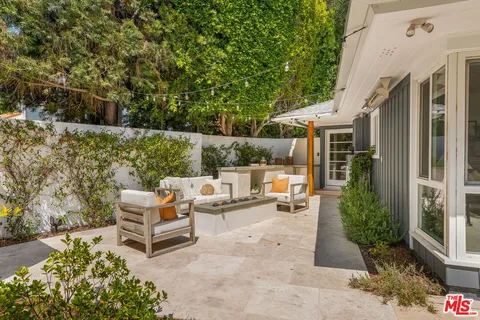 $2,550,000 | 11349 Canton Drive, Studio City, CA 91604