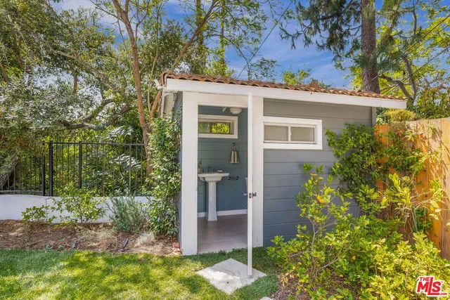 $2,695,000 | 11349 Canton Drive, Studio City, CA 91604