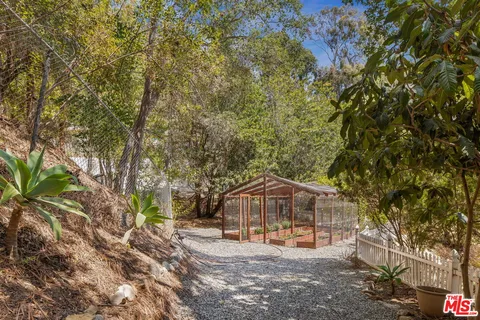 $2,550,000 | 11349 Canton Drive, Studio City, CA 91604