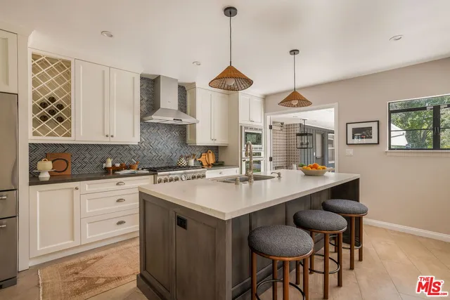 $2,695,000 | 11349 Canton Drive, Studio City, CA 91604