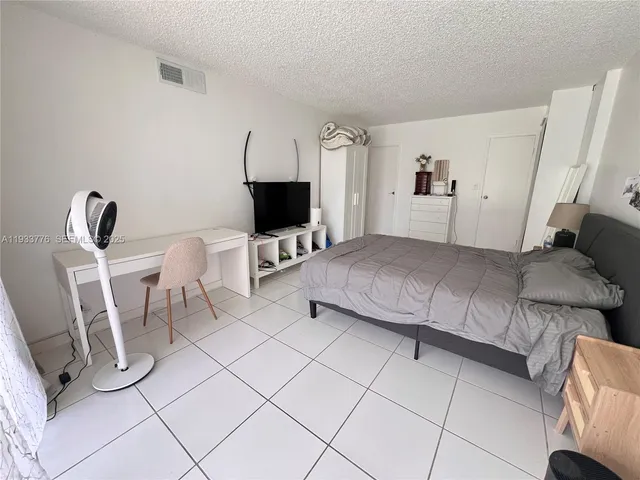 $2,500 | 501 Three Islands Boulevard, Unit 119, Hallandale Beach, FL 33009