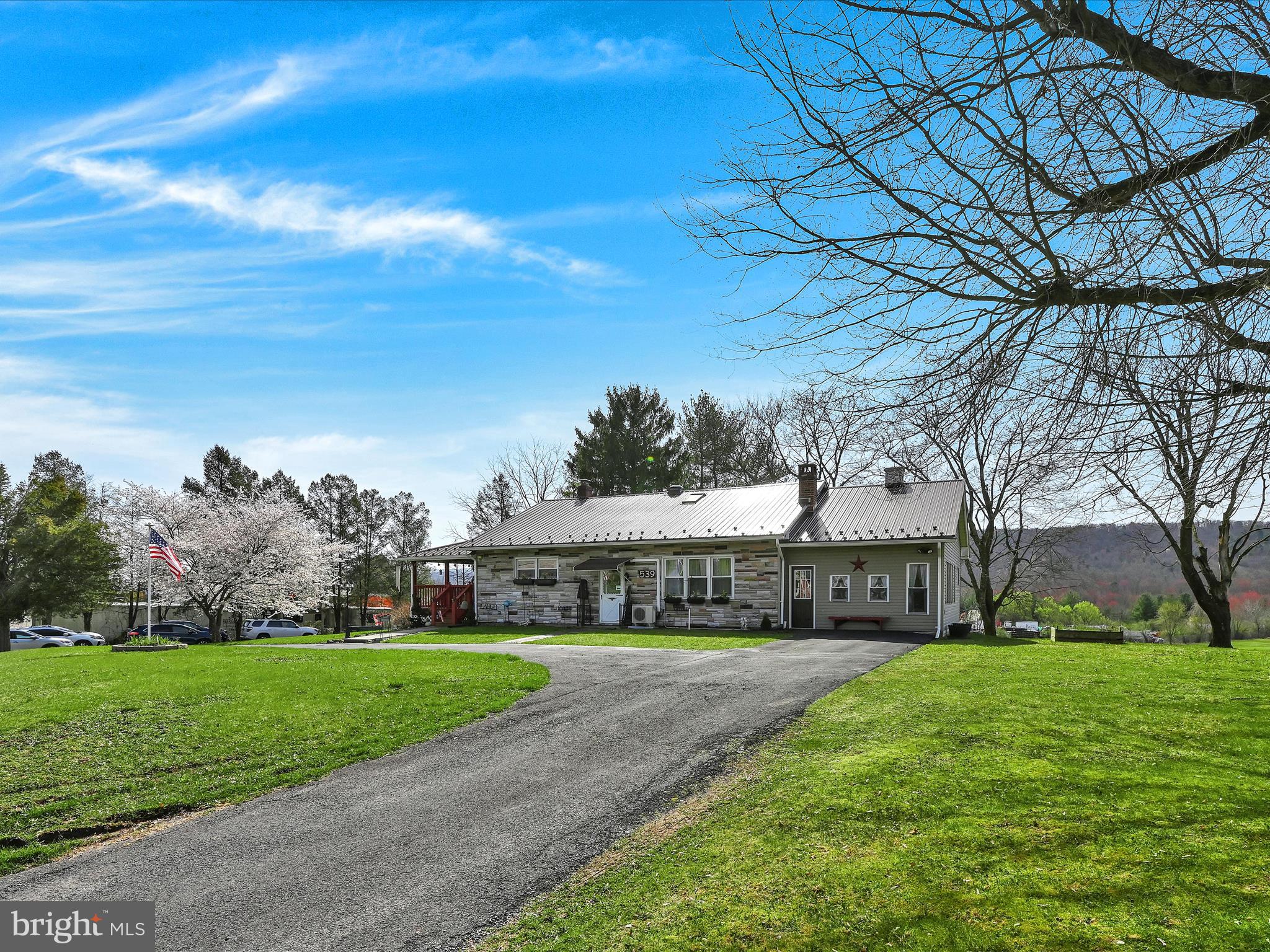539 Suedberg Road Pine Grove, PA 17963 - Photo 3 of 36 Front Yard