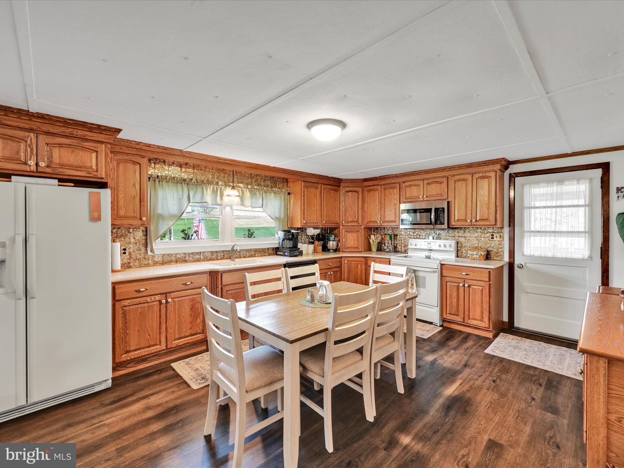 539 Suedberg Road Pine Grove, PA 17963 - Photo 6 of 36 Eat-In-Kitchen