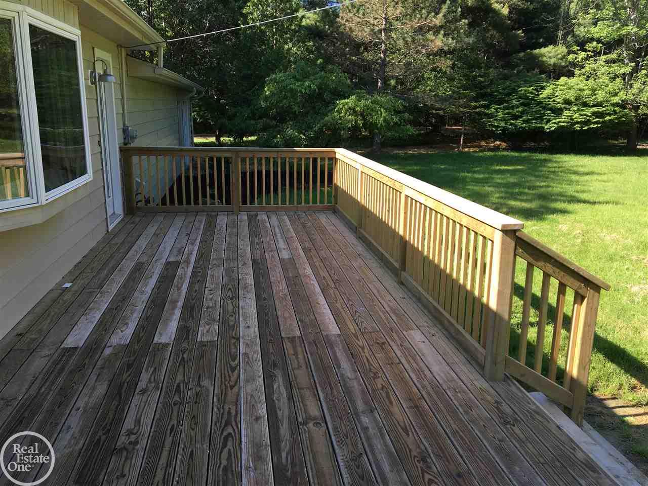 2282 Lakeshore Road Applegate, MI 48401 - Photo 11 of 55 31385181-11.JPG