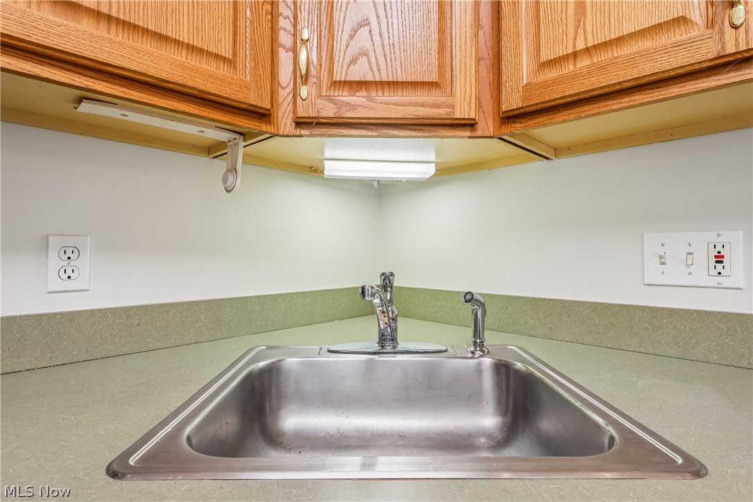 1352 Meadow Run Akron, OH 44321 - Photo 18 of 24