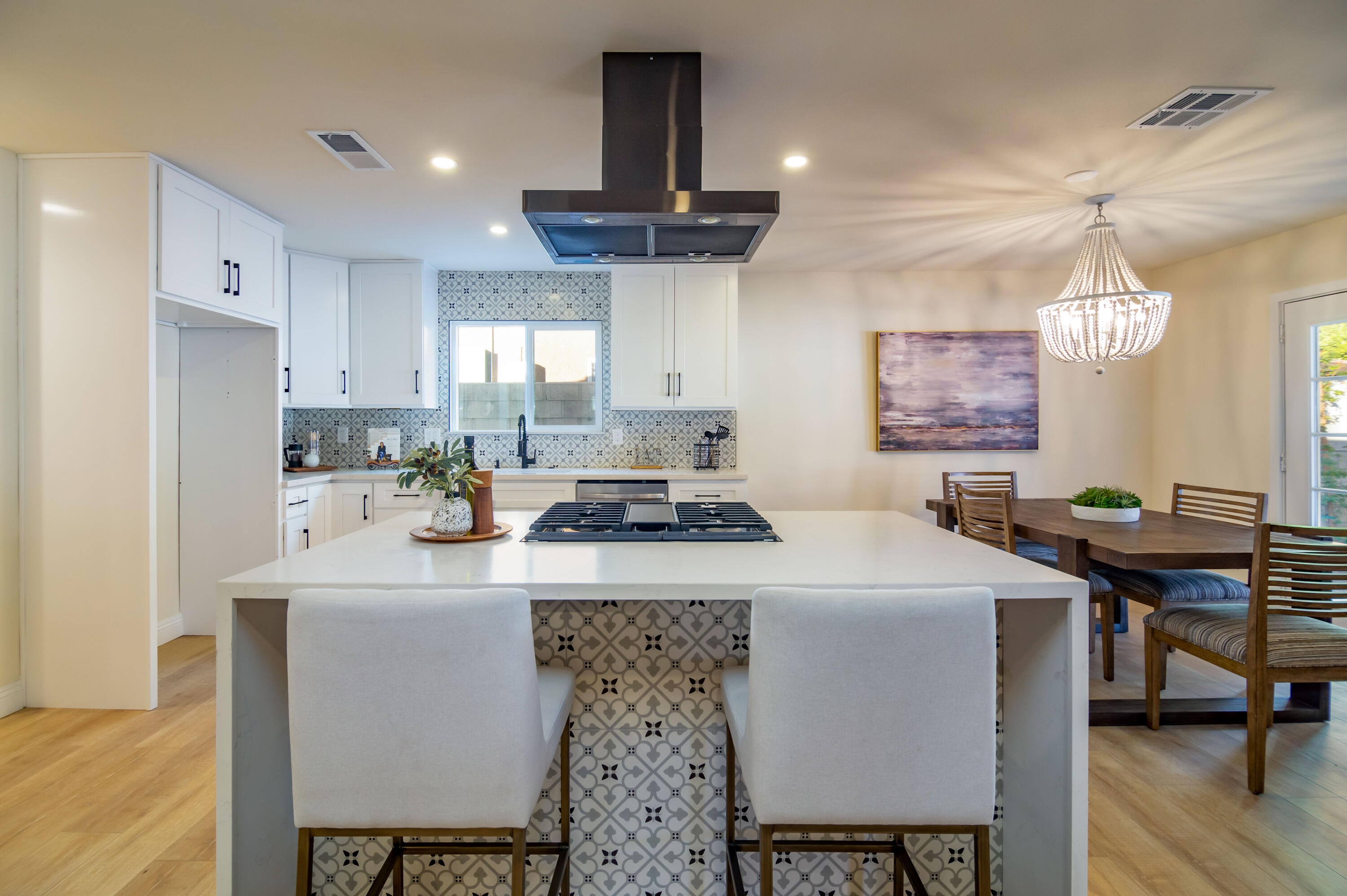 67420 Rango Road Cathedral City, CA 92234 - Photo 13 of 36 a kitchen with a stove a table and chairs in it