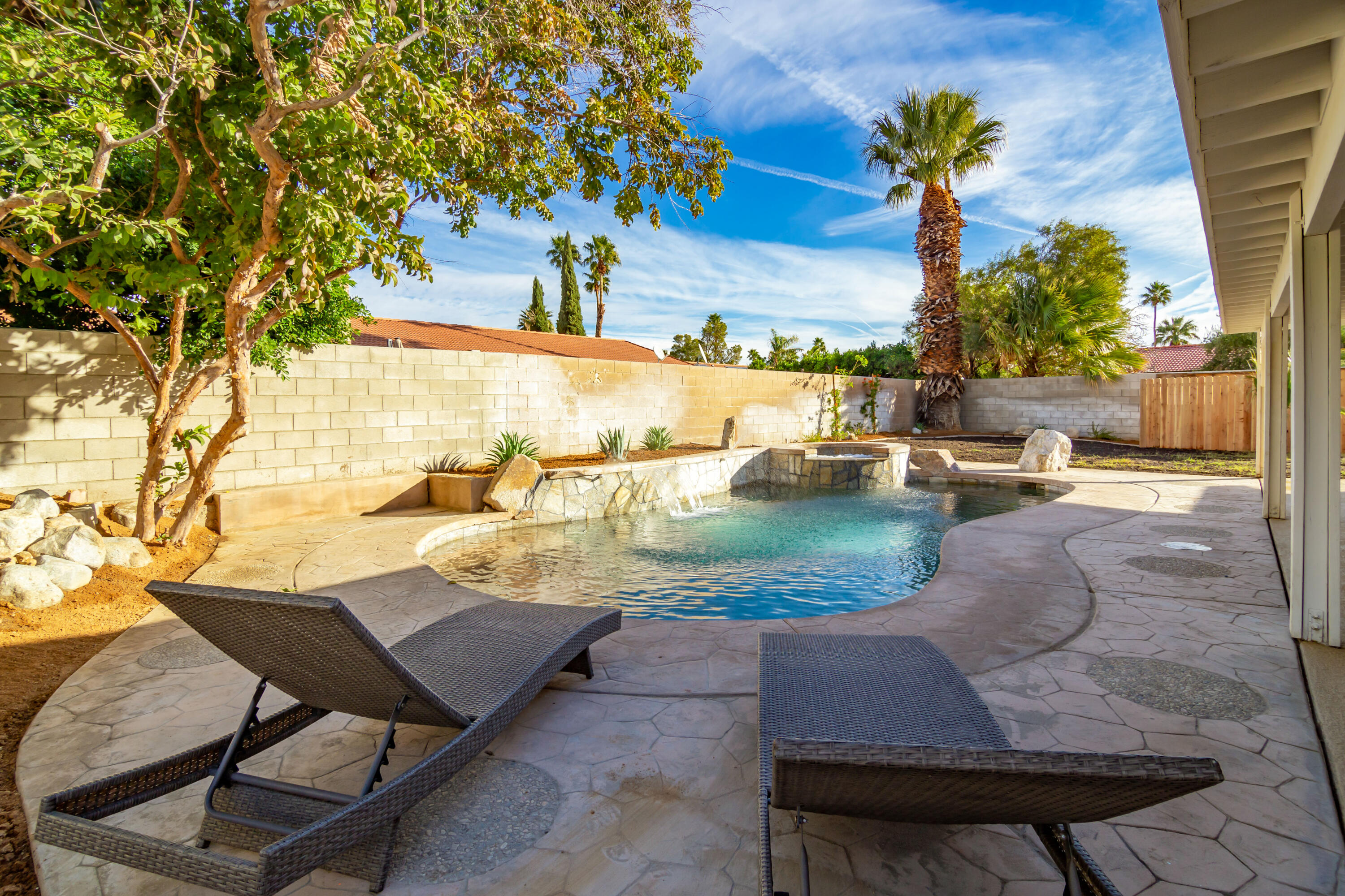 67420 Rango Road Cathedral City, CA 92234 - Photo 28 of 36 a view of a backyard with sitting area