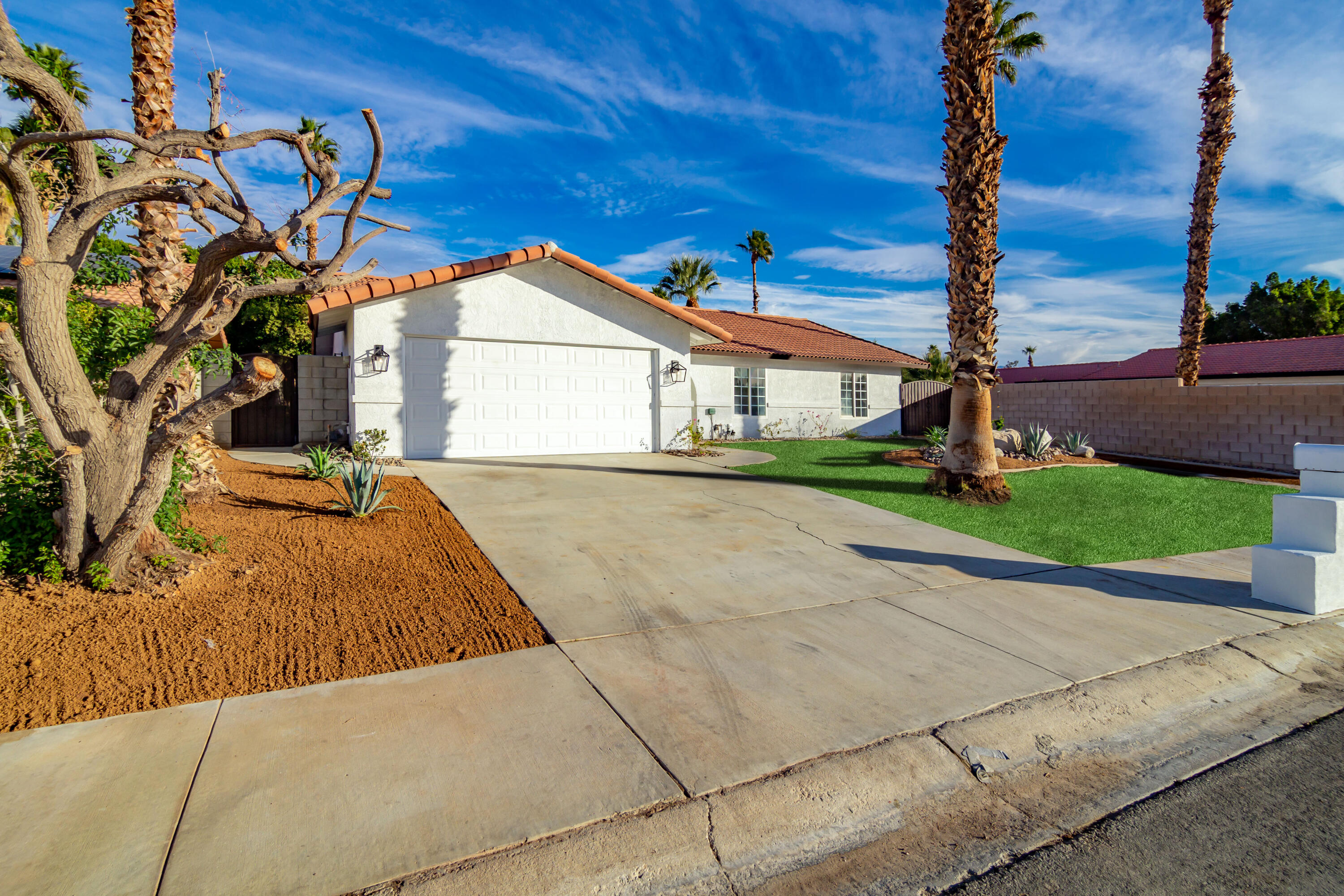 67420 Rango Road Cathedral City, CA 92234 - Photo 3 of 36 a backyard of a house with lots of green space