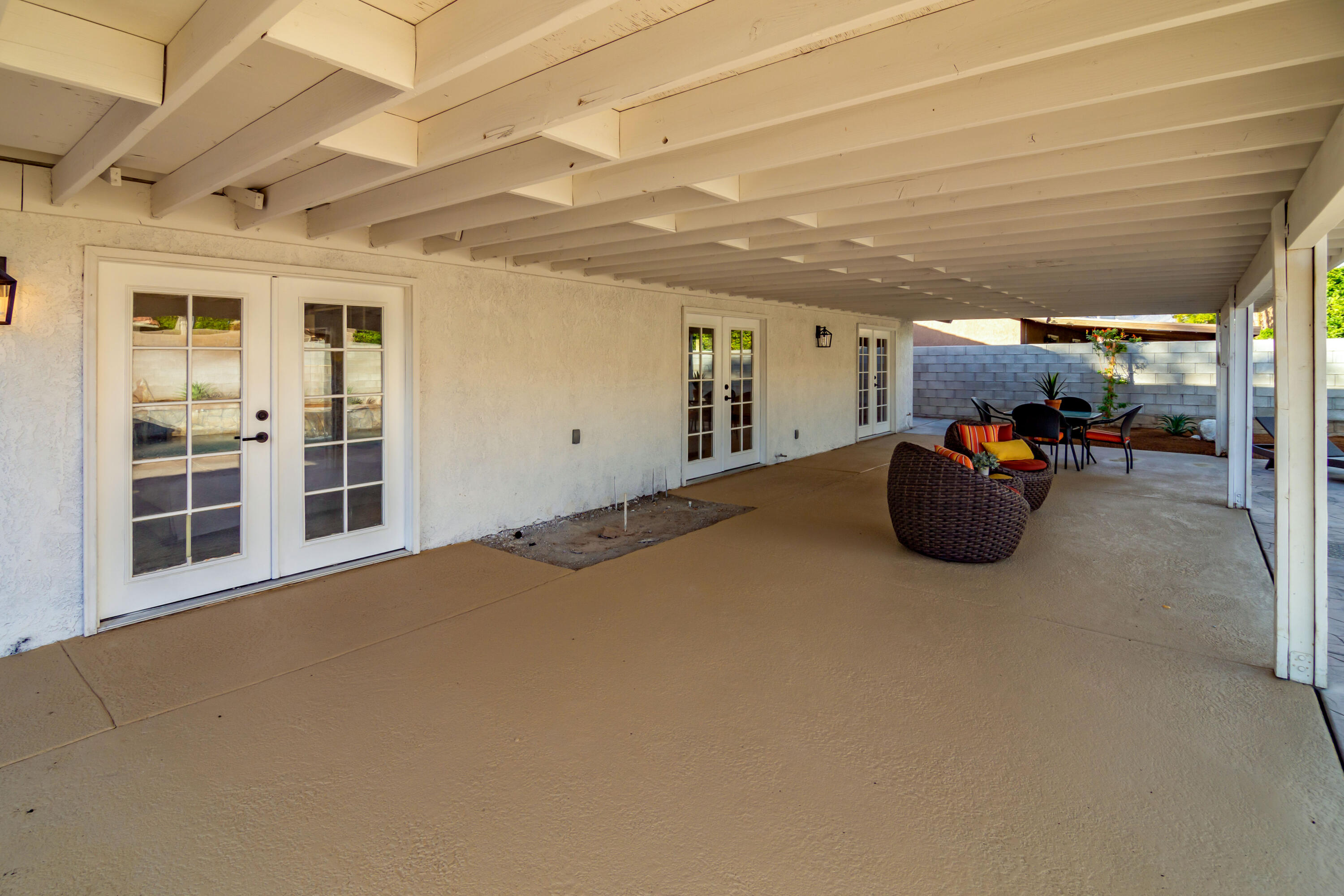 67420 Rango Road Cathedral City, CA 92234 - Photo 33 of 36 an empty room with windows
