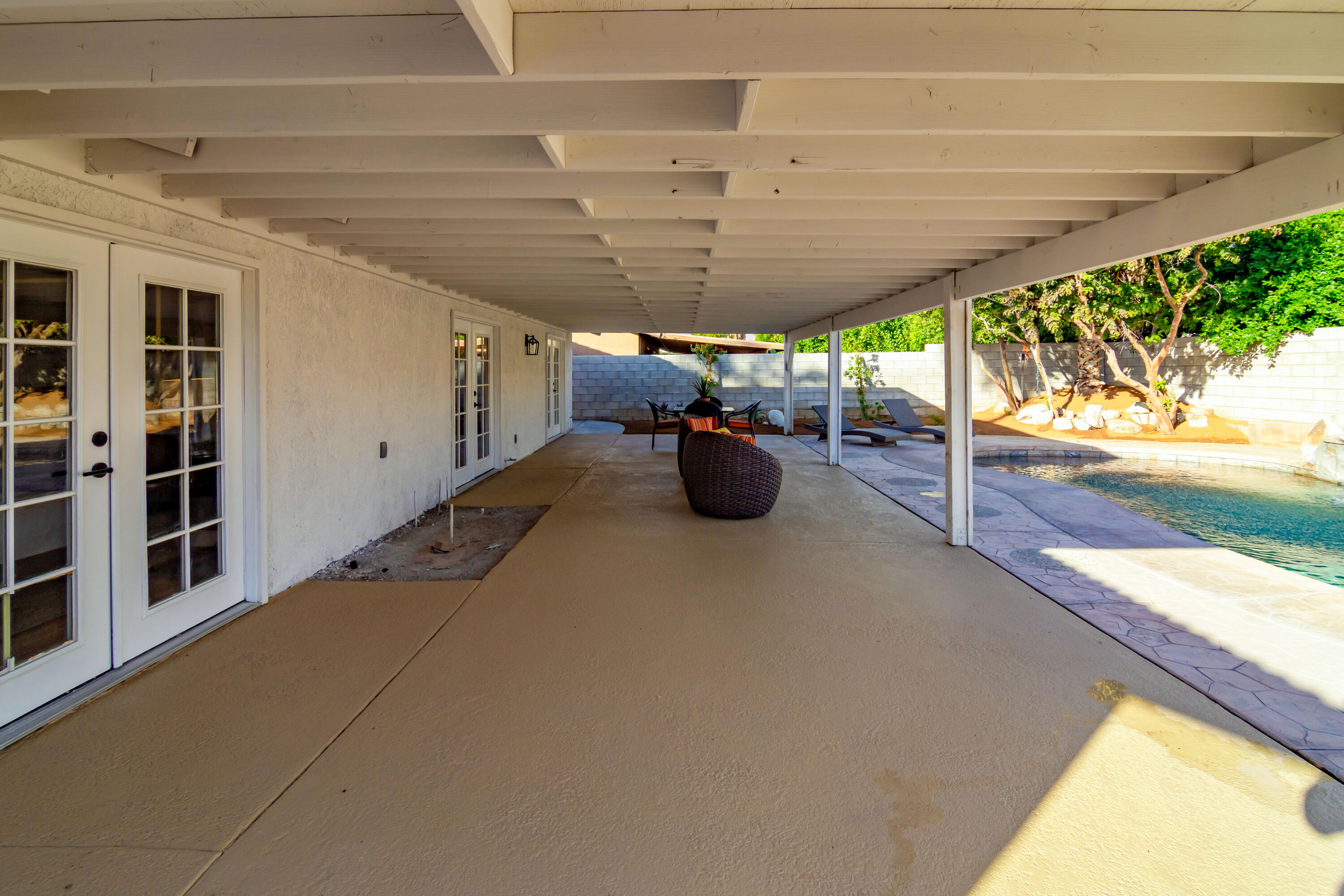 67420 Rango Road Cathedral City, CA 92234 - Photo 35 of 36 a view of a patio and a yard