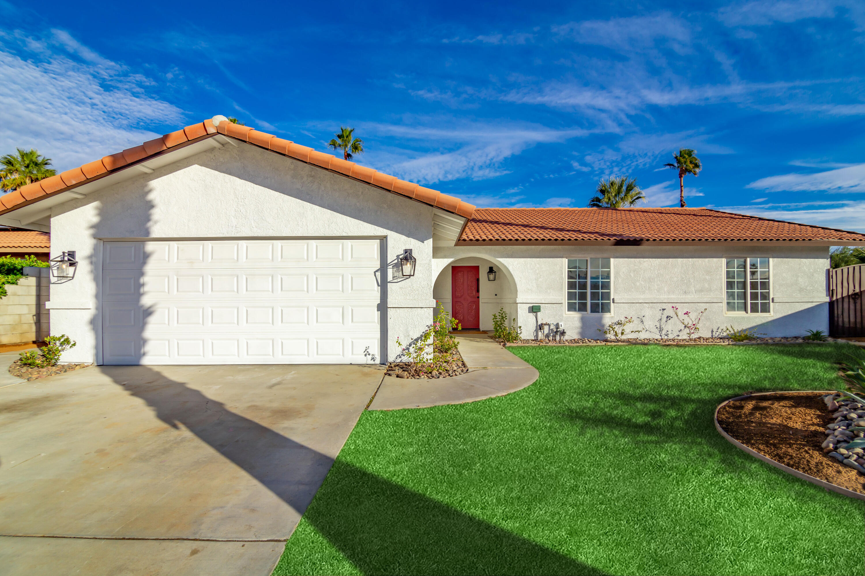 67420 Rango Road Cathedral City, CA 92234 - Photo 5 of 36 a backyard of a house with grass and wooden fence