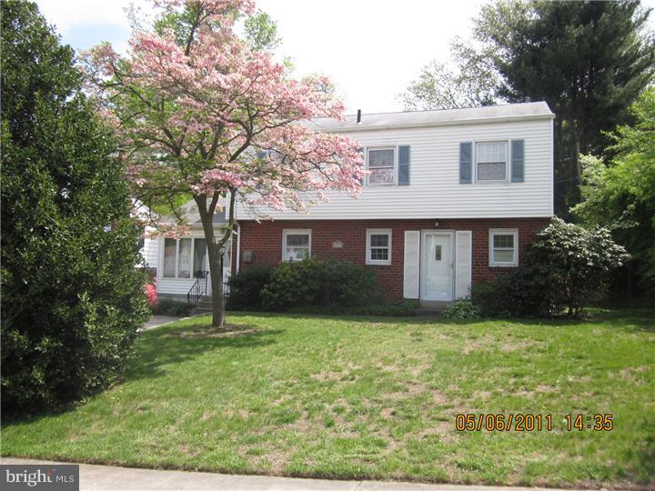 8402 Chippewa Road Philadelphia, PA 19128 - Photo 3 of 24 Exterior Front