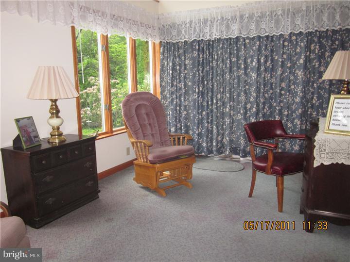 8402 Chippewa Road Philadelphia, PA 19128 - Photo 10 of 24 Sun Room