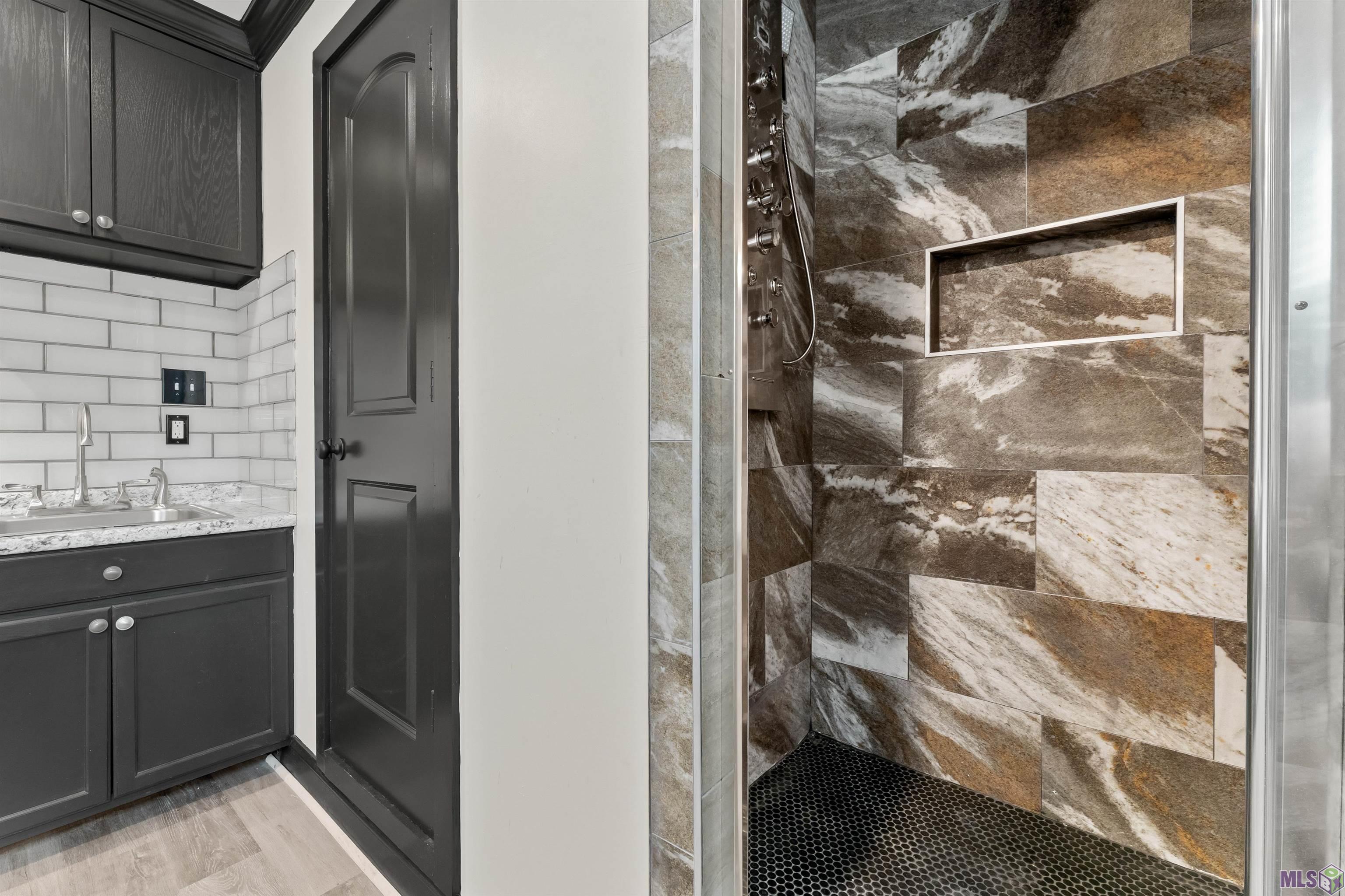 3650 Perkins Road Baton Rouge, LA 70808 - Photo 39 of 50 Apartment Half Bath and Shower Area