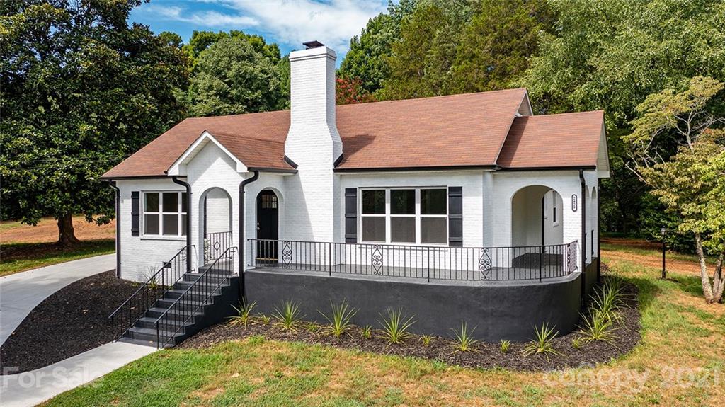 2429 Robinson Road Newton, NC 28658 - Photo 5 of 32 Gallery Image 5