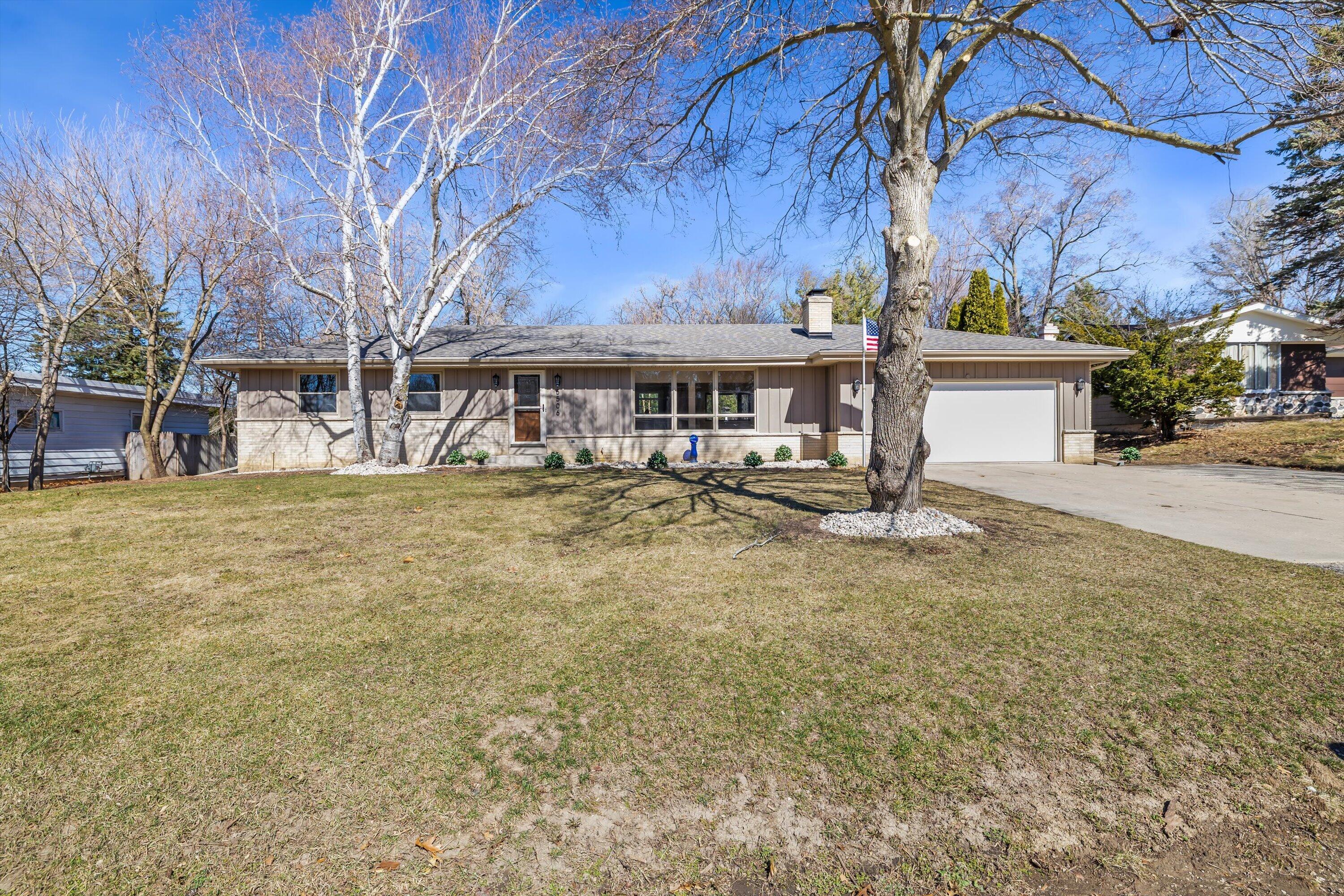 5506 82nd Street Pleasant Prairie, WI 53142 - Photo 2 of 41 35-33-IMG_0404