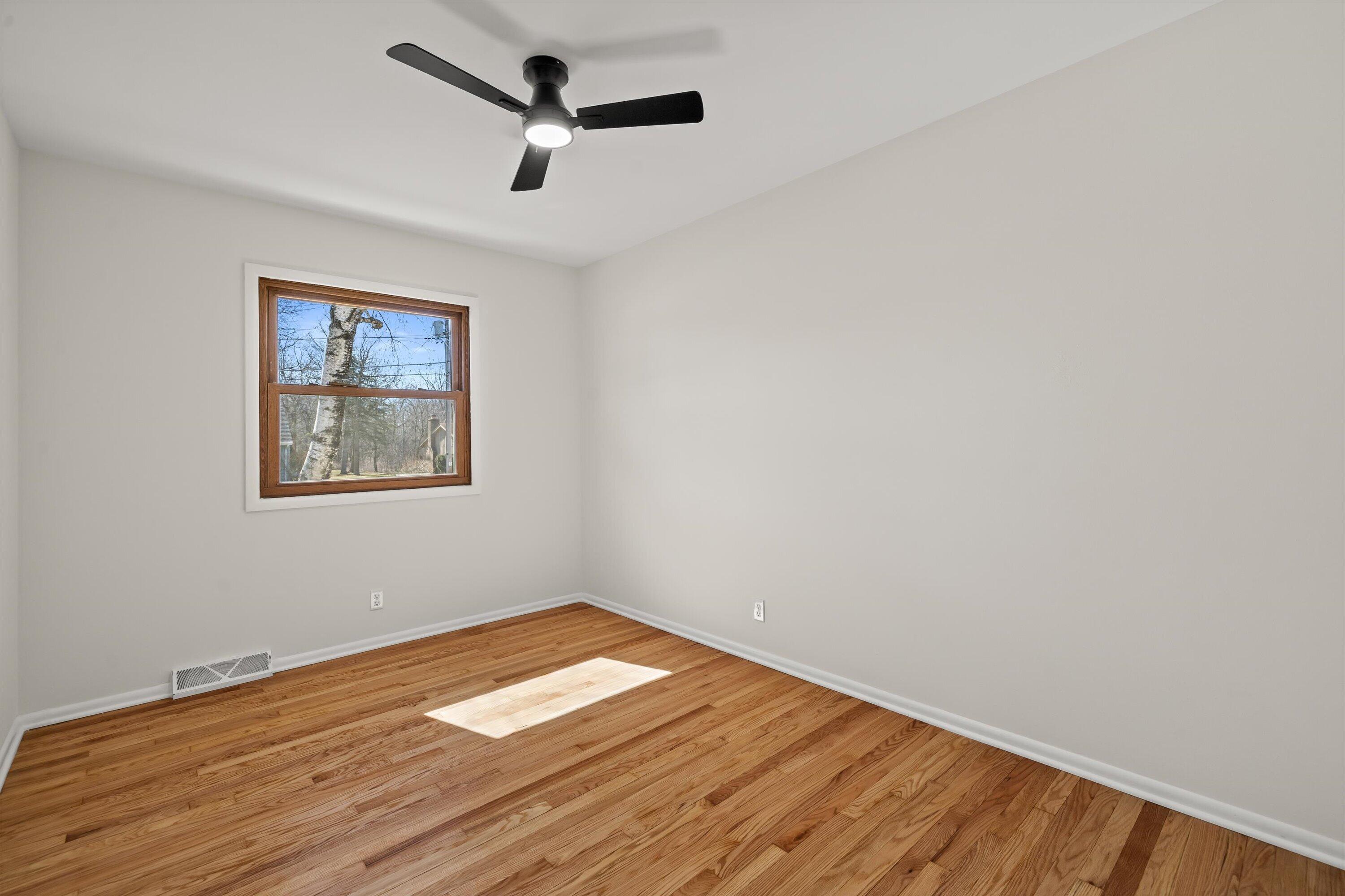 5506 82nd Street Pleasant Prairie, WI 53142 - Photo 23 of 41 17-17-IMG_0335