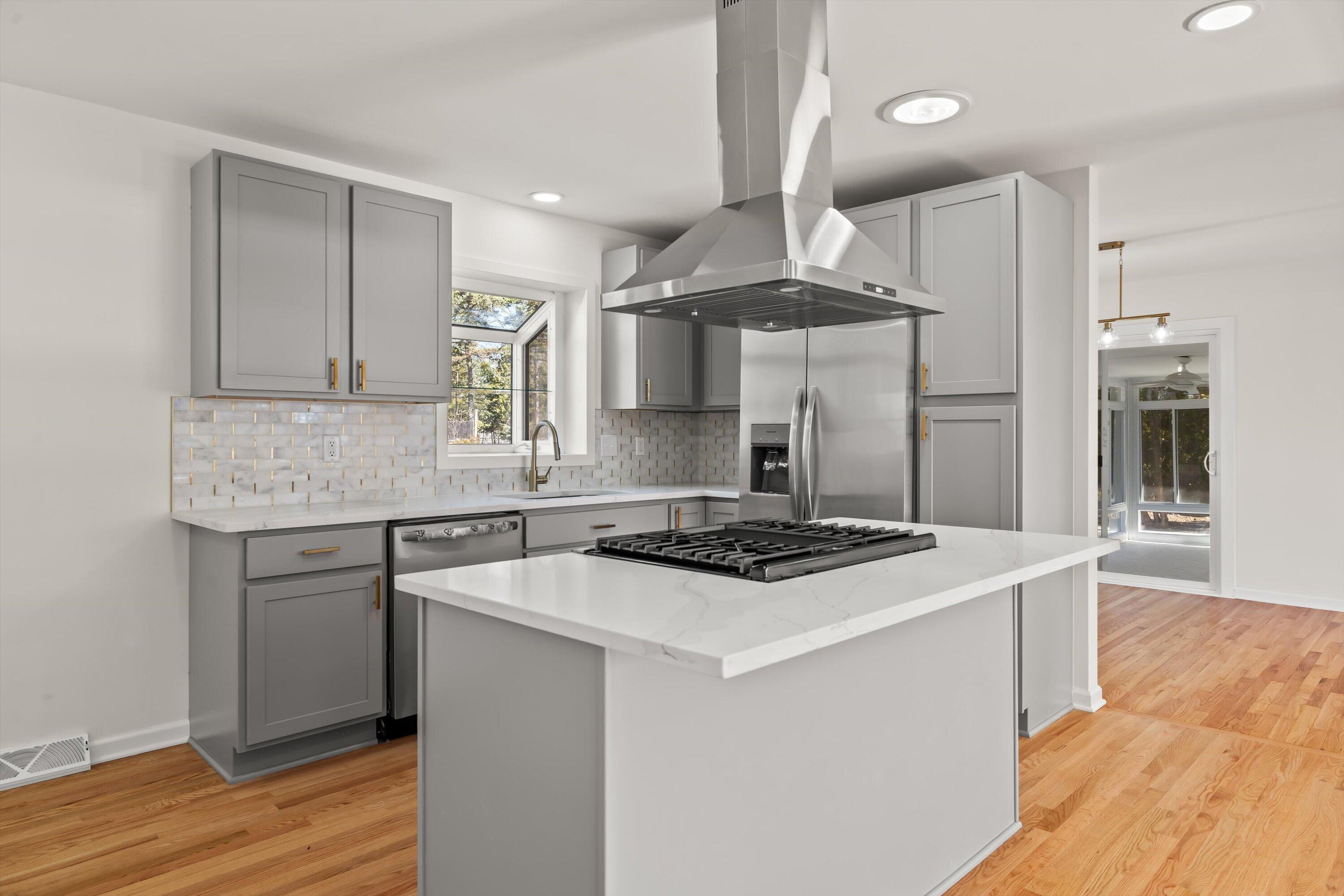 5506 82nd Street Pleasant Prairie, WI 53142 - Photo 8 of 41 11-09-IMG_0287