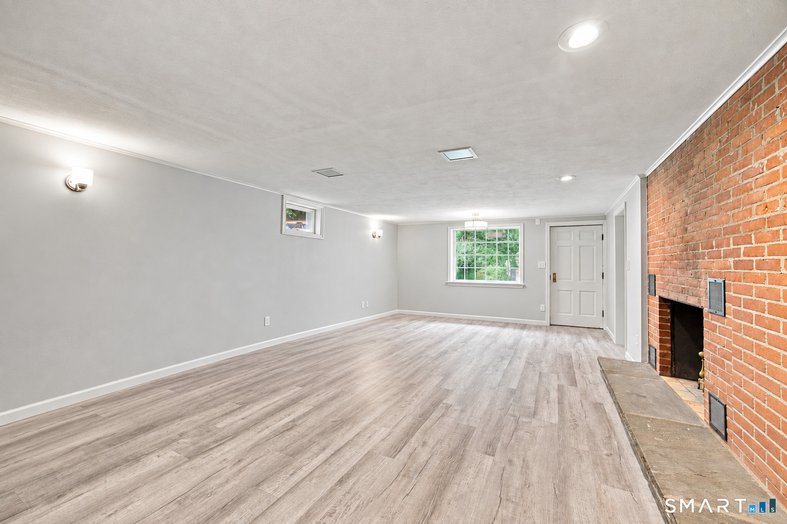 16 Oakhurst Road Simsbury, CT 06070 - Photo 32 of 40 Gallery Image 32