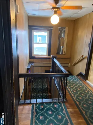 a view of entryway with a workspace