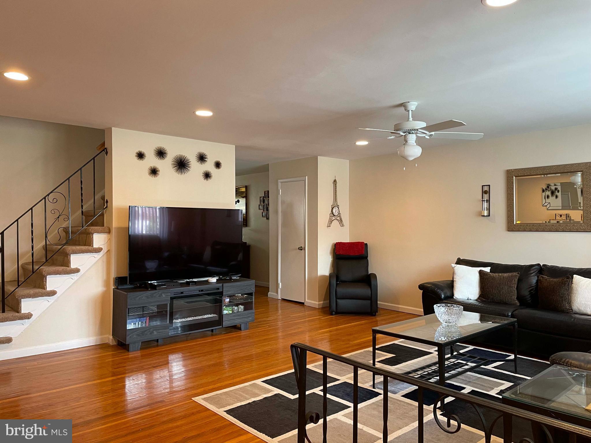 4008 Elson Road Brookhaven, PA 19015 - Photo 3 of 31 Living Room
