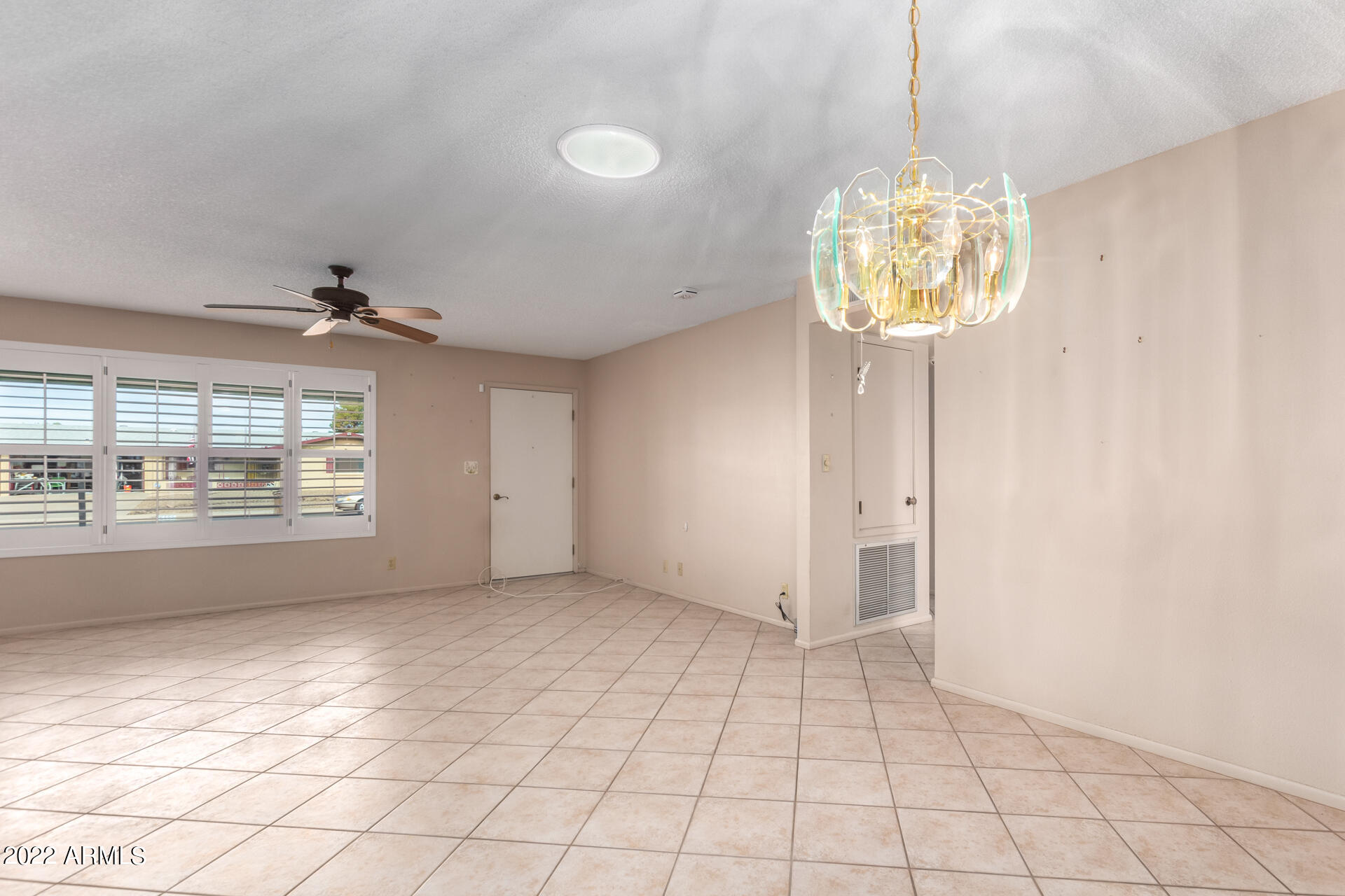 6433 East Adobe Road Mesa, AZ 85205 - Photo 4 of 23 Living room